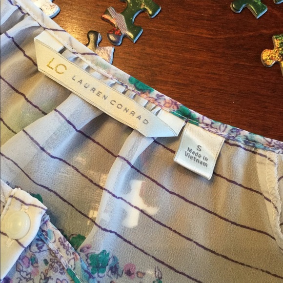 Lauren Conrad semi sheer 3/4 sleeve shirt - Picture 4 of 4